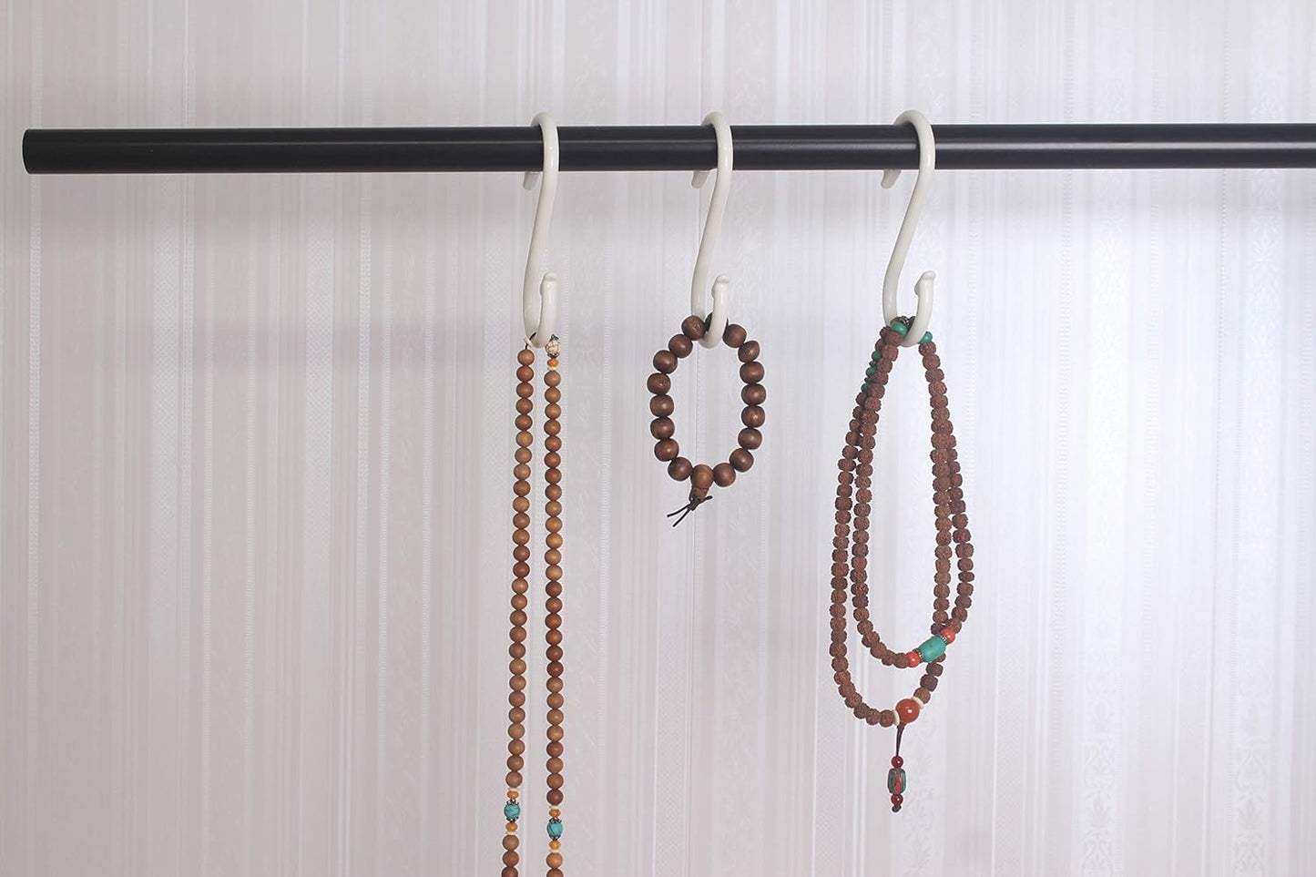 S-shaped hook organizer